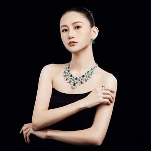 Luxurious S925 silver necklace set with emerald green stones and pavé zircon details