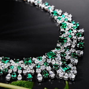 Luxury S925 silver emerald and zircon necklace featuring a brilliant V-shaped design