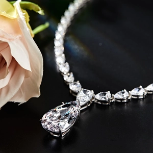 Luxueux collier en argent sterling S925 avec pendentif en zircon poire pour mariage chic