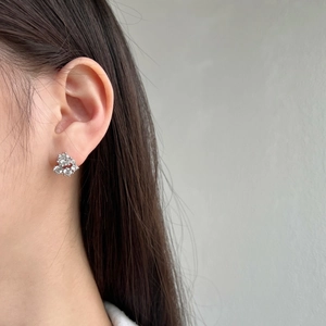 Élégantes boucles d'oreilles flocon de neige en argent S925 et zircons cubiques brillants