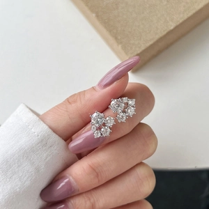Élégantes boucles d'oreilles flocon de neige en argent S925 avec zircons scintillants