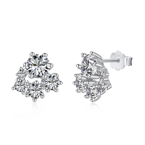 Élégantes boucles d'oreilles clous en argent S925 et zircons au design floral brillant
