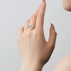 Elegant S925 sterling silver ring with oval cut solitaire zircon in a four-prong setting