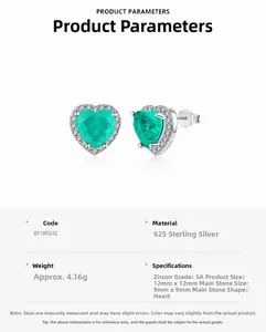 Détail macro de boucles d'oreilles cœur en argent S925 avec zircon émeraude et tailles