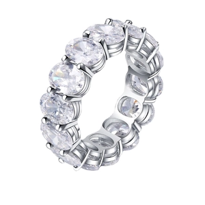 Bague d'éternité élégante en argent 925 avec diamants étincelants à taille ovale