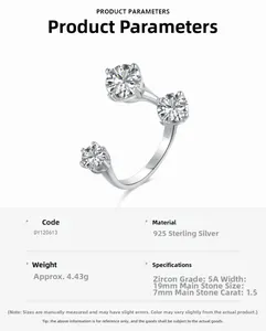 Dettaglio macro dell'anello in argento sterling S925 con tre scintillanti zirconi 5A