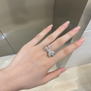 Sparkling S925 sterling silver bow ring with micro-pave cubic zirconia on female hand