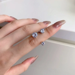 Elegante anello aperto in argento sterling S925 con tre zirconi cubici scintillanti