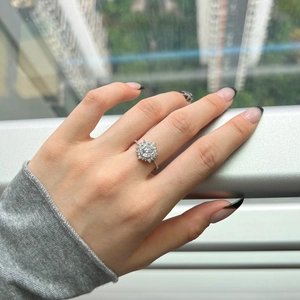 Bague élégante en argent 925 avec halo de zircon scintillant et anneau serti de diamants