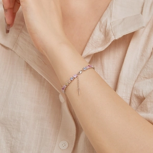 Bracelet en argent S925 avec zircons colorés en forme de cœur et chaîne réglable