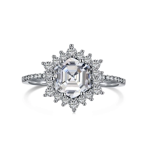 Bague scintillante en argent 925 avec zircon de taille émeraude et serti halo