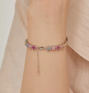 Bracelet élégant en argent S925 avec zircons colorés et extension à pendentif cœur