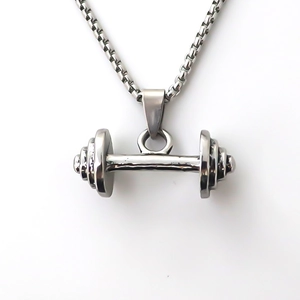 Collier pendentif haltère en acier inoxydable poli avec chaîne box classique pour hommes