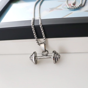 Collier pour hommes avec pendentif haltère en acier inoxydable et chaîne vénitienne