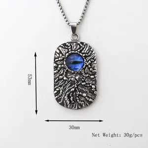 Collier punk pour homme avec pendentif à carreaux, pierre bleue et relief sombre