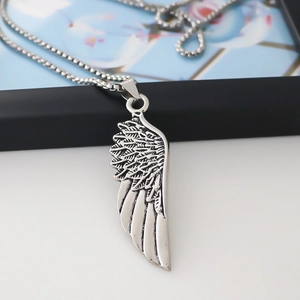 Vintage Alloy Feather Pendant Necklace Retro Wing Hip Hop Streetwear Jewelry Unisex Distressed Silver Box Chain Sweater Necklace