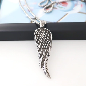 Collana con Pendente ad Ala di Piuma in Lega Vintage Gioielli Stile Punk Industriale Argento Retro per Uomo Donna Accessorio Moda