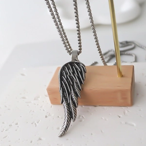 Collana con ciondolo ad ala in lega argento vintage con catena in stile industriale rétro