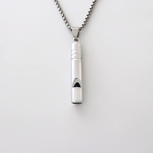 Collier pendentif sifflet argenté minimaliste avec chaîne à mailles carrées punk