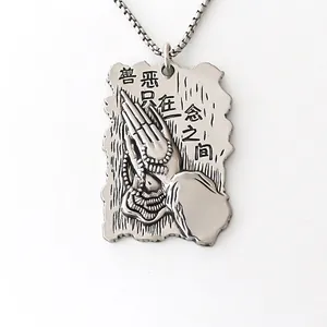 Collier en alliage argenté avec relief de mains en prière et calligraphie chinoise