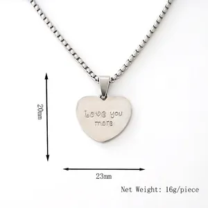 Collier élégant avec pendentif cœur gravé Love You More sur une chaîne argentée