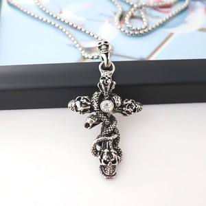 Collier Pendentif Croix Gothique Serpent Crâne Vintage pour Homme Femme Alliage Strass Bijoux Argent Rétro Vieilli