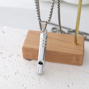 Collier avec pendentif sifflet de style hip hop et chaîne box en acier inoxydable poli