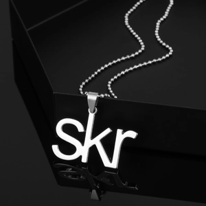 Collar con Colgante de Alfabeto SKR Minimalista para Mujeres Hombres Unisex Aleación Plata Cadena Box Joyería Moda