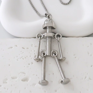 Pendentif robot mécanique sur chaîne à billes carrées en acier inoxydable style industriel