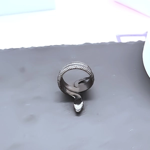 Detailed view of alloy snake ring featuring 3D scales and punk black finish