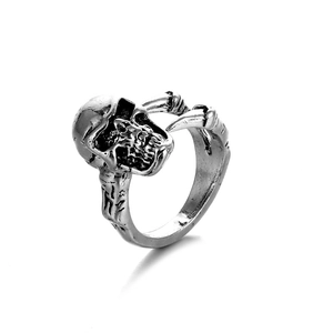 Men's retro skull and skeleton claw ring in vintage silver finish with aged metal texture