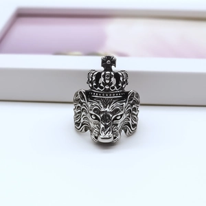 Vintage silver lion head ring with crown design made of durable alloy for men