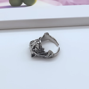 Vintage wolf head open adjustable ring with detailed carving in silver punk style