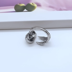 Men's retro silver alloy skull ring with a gothic skeleton design and polished finish