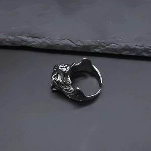 Adjustable wolf head ring in antique silver alloy with detailed fur texture for men