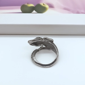 Gothic punk style crocodile open ring in vintage dark grey alloy for men and women