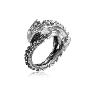 Vintage gothic chameleon ring in antique silver finish with detailed scale texture