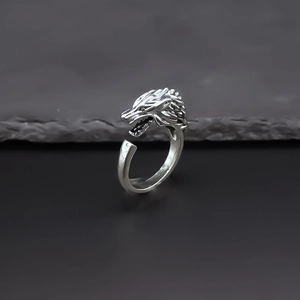 Retro punk style wolf head ring made of silver alloy with an adjustable open band design