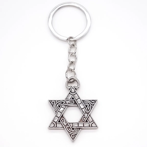 Fashionable hexagram star keychain pendant in vintage silver alloy with Celtic engraving