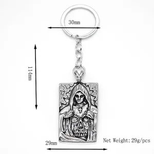 Gothic skull pendant keychain in silver finish, rectangle charm with 114mm height and 29g weight
