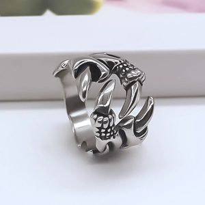 Retro punk eagle claw ring in vintage silver finish with adjustable gothic design