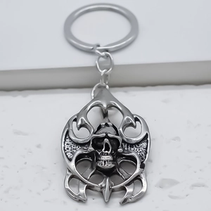 Gothic punk alloy skull keychain with a radiant metal frame for men streetwear