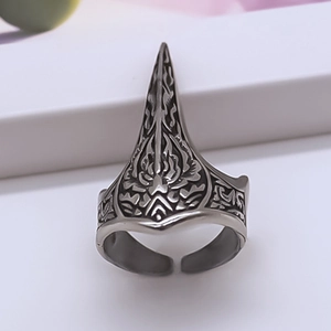 Gothic punk silver pointed ring with flame pattern engraving and open band