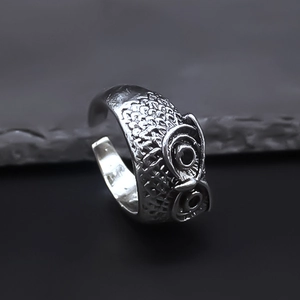 Macro shot of owl ring details with vintage silver finish and feather engraving