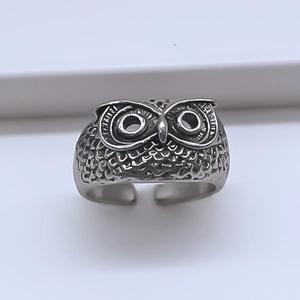Vintage silver owl ring with adjustable open band and detailed feather carvings