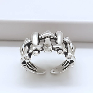Minimalist vintage silver geometric open ring with interlocking woven grid pattern