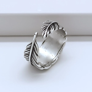 Minimalist silver feather open ring for men and women with vintage textured finish