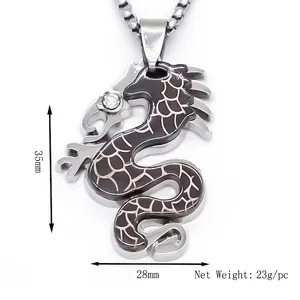Pendentif dragon en acier inoxydable avec émail noir et dimensions de 35 mm de hauteur