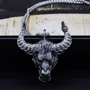 Collana con Ciondolo a Testa di Toro in Lega Punk Vintage Gioielli con Ciondolo Zodiacale Animale Retrò per Uomo Donna Colore Argento Regalo