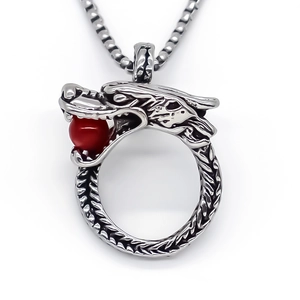 Collier avec pendentif dragon vintage en argent vieilli avec une perle rouge éclatante